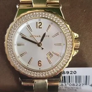 Michael Kors wristwatch. In very good condition. Need a new battery. Michael Kors Pink Dial Gold Tone Wrist Watch for Women - New  main image 4